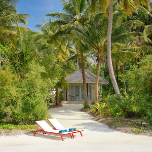 Hotel Kandima Maldives cazare Kandooma Island