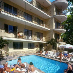 Hotel Naika Studios & Apartments cazare Palmanova