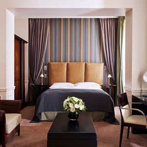 Hotel La Tremoille cazare Paris