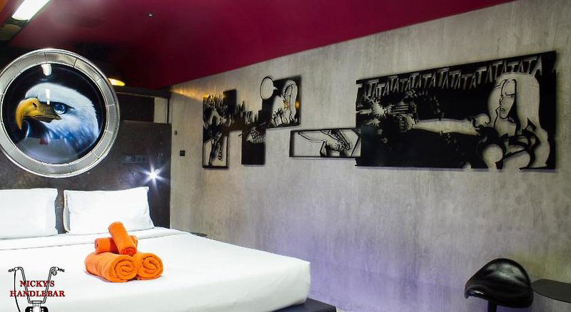 Hotel Nicky's Handlebar