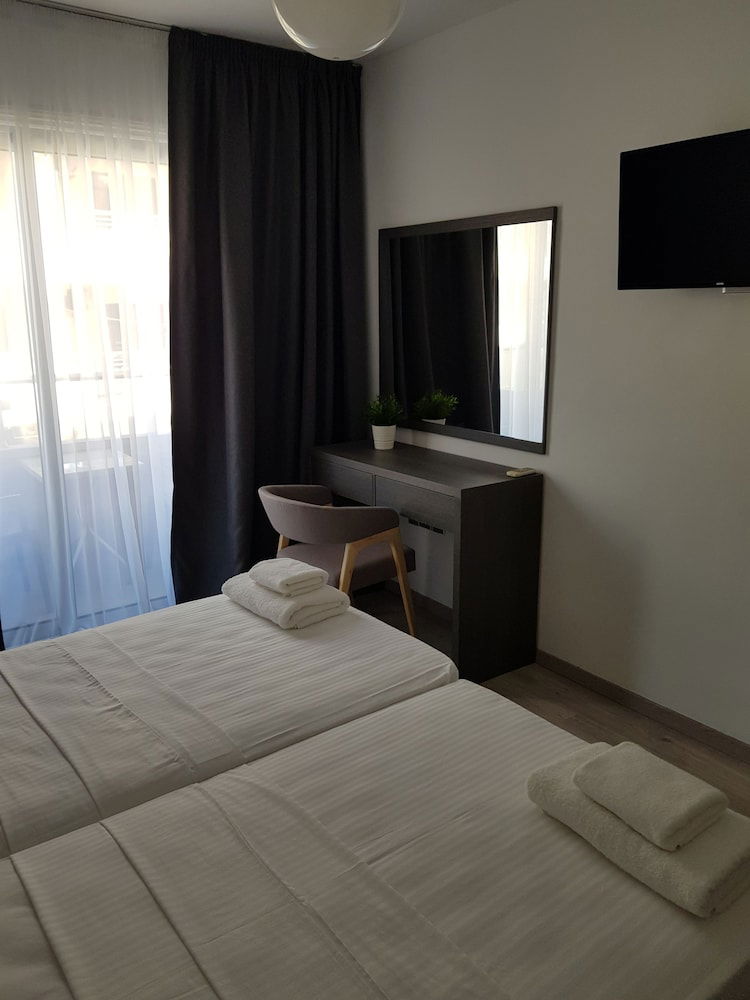 Hotel Les Palmiers Petrou Apartments