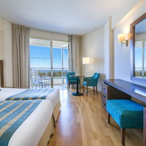 Hotel Golden Bay Beach ( 12 Km From Larnaca ) cazare Larnaca