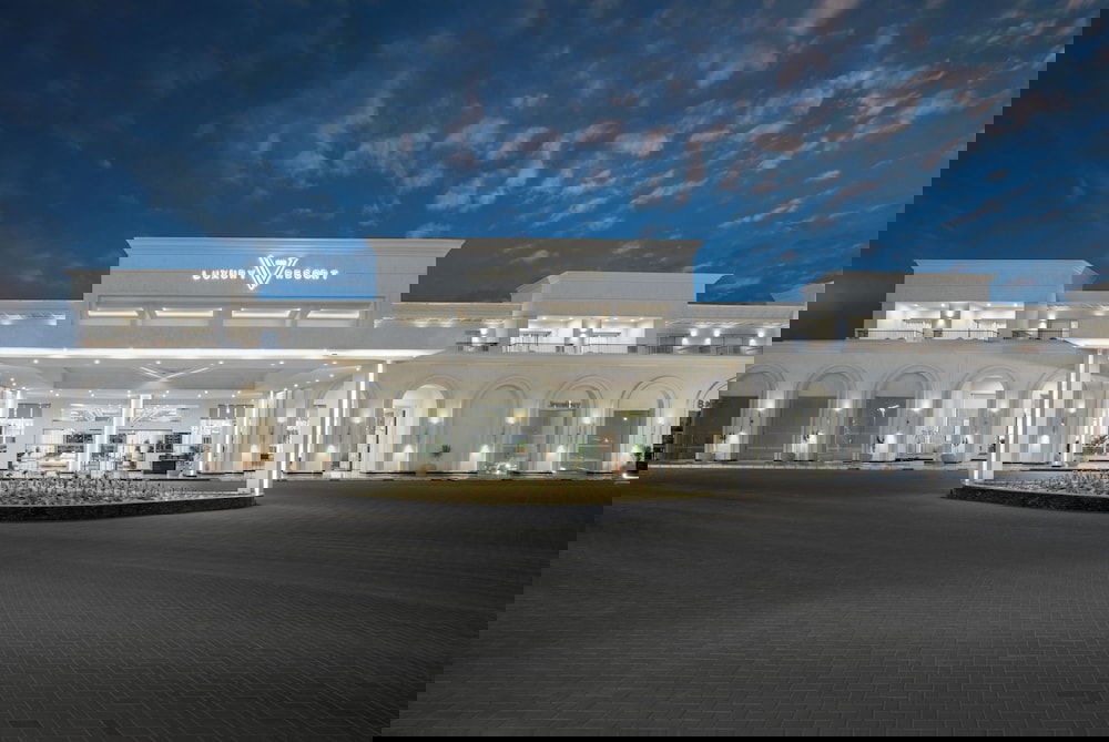 Hotel The V Luxury Resort