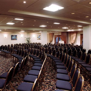 Hotel Golden Tulip Vivaldi cazare San Giljan