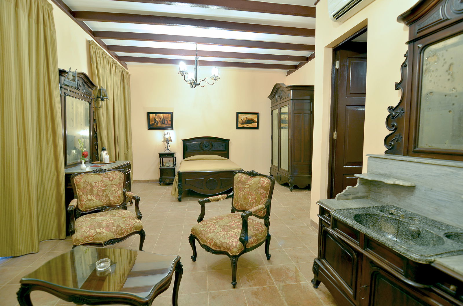 Hotel E Camino De Hierro