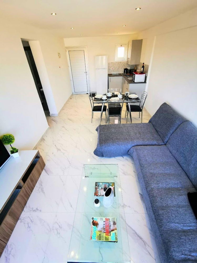 Hotel Nissi Adonis Suites