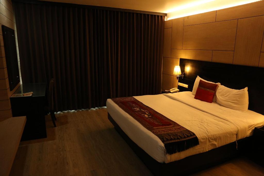 Hotel Boss Suites Nana