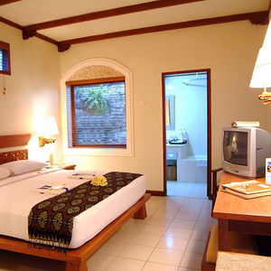 Hotel Bali Mandira Beach Resort cazare Legian