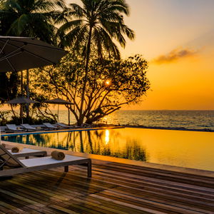 Hotel Fiyavalhu Maldives cazare Mandhoo