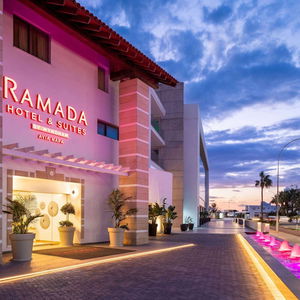 Sejur Ramada Hotel & Suites By Wyndham Ayia Napa vacanta Ayia Napa