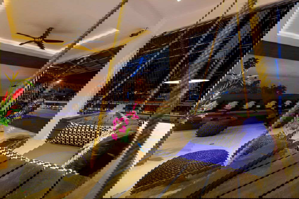 Hotel The Journey Patong