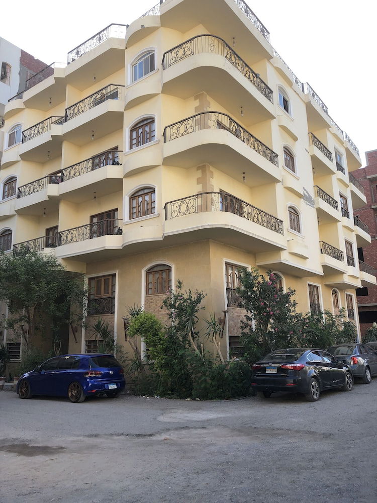 Hotel Lotus Apartment