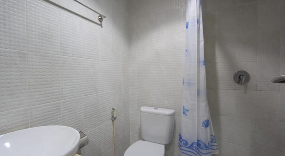 Hotel Airport Kuta Hotel And Residences