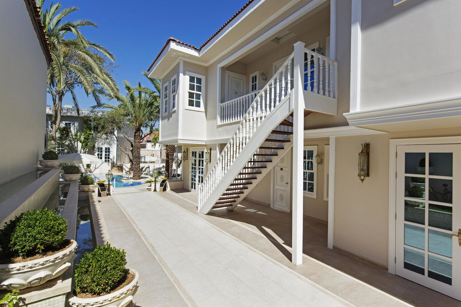 Hotel Elegance East Hotel