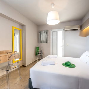 Hotel Anemos Suites cazare Karteros