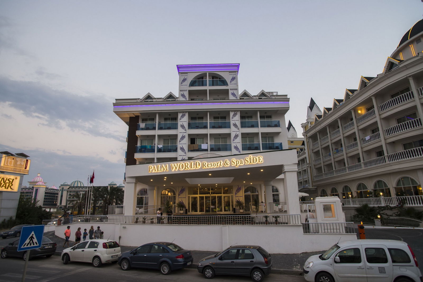 Hotel Palm World Resort & Spa Side