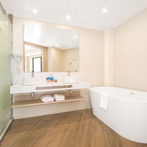 Hotel Sumus Stella cazare Pineda de Mar