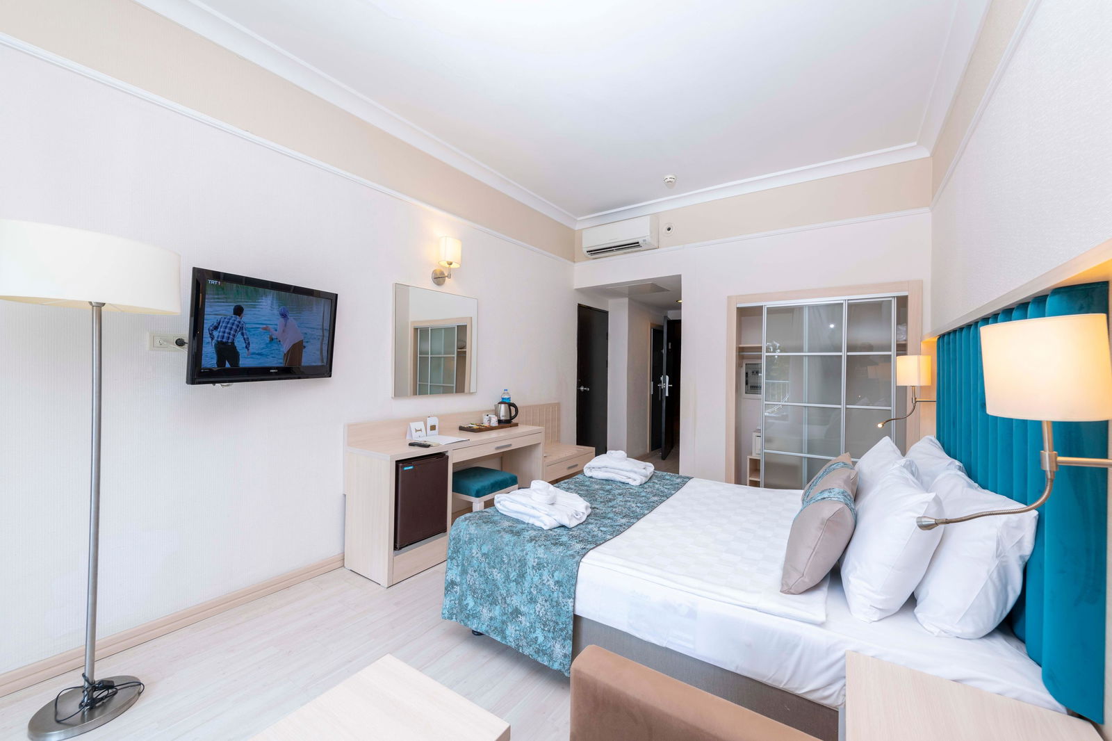 Hotel Asteria Collection Side