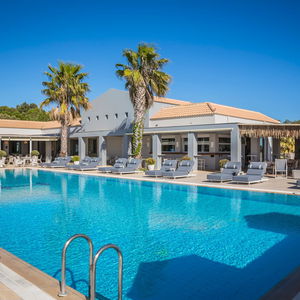 Hotel Astra Village Hotel & Suites cazare Svoronata
