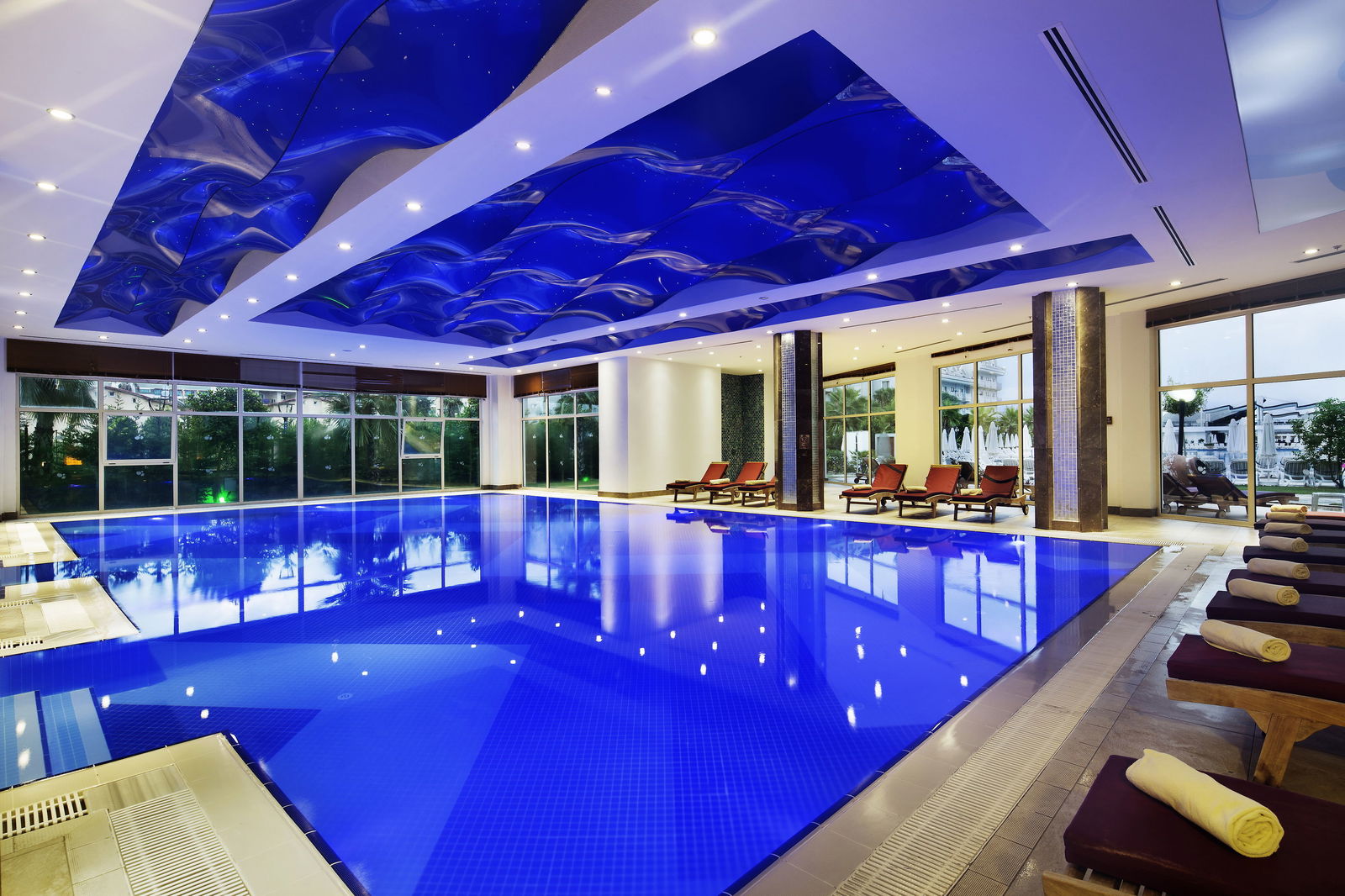 Hotel Crystal Waterworld Resort & Spa