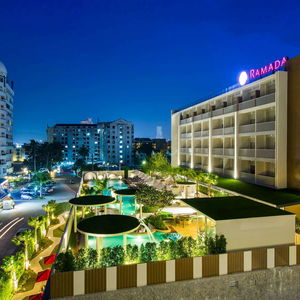 Hotel Ramada By Wyndham Phuket Deevana Patong cazare Patong