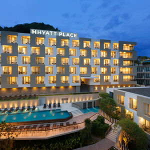 Hotel The Andaman Beach Hotel Phuket cazare Patong