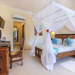 Hotel Kiwenwga Beach Resort cazare Zanzibar Island