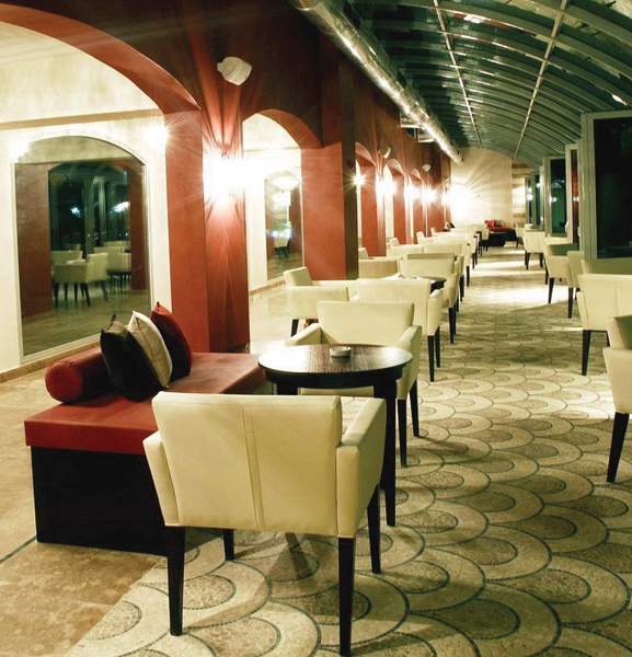 Hotel Charisma De Luxe Hotel