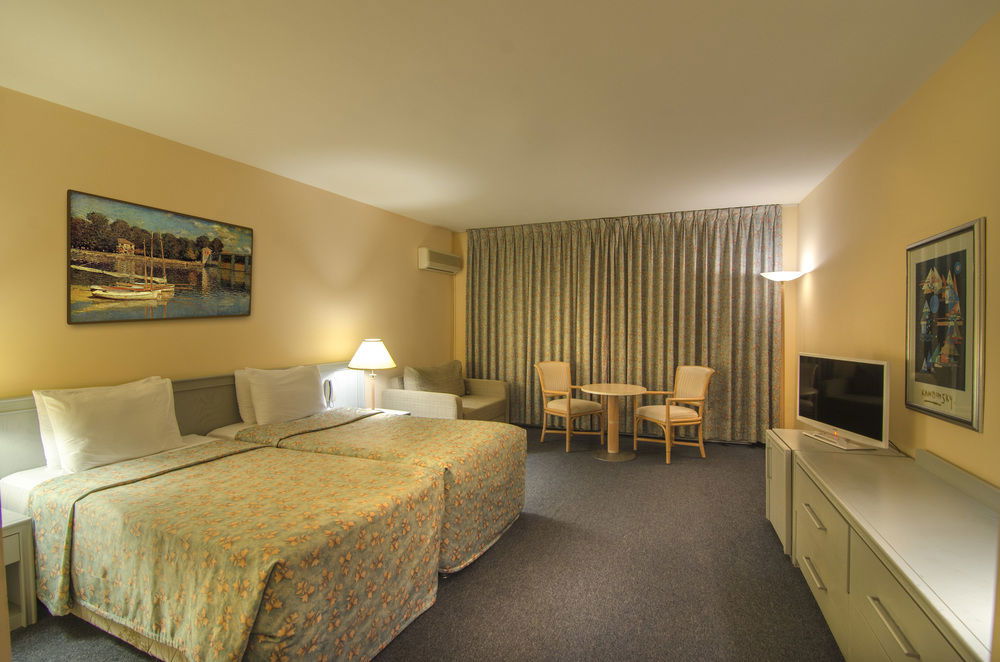 Hotel Grand Blue Sky International