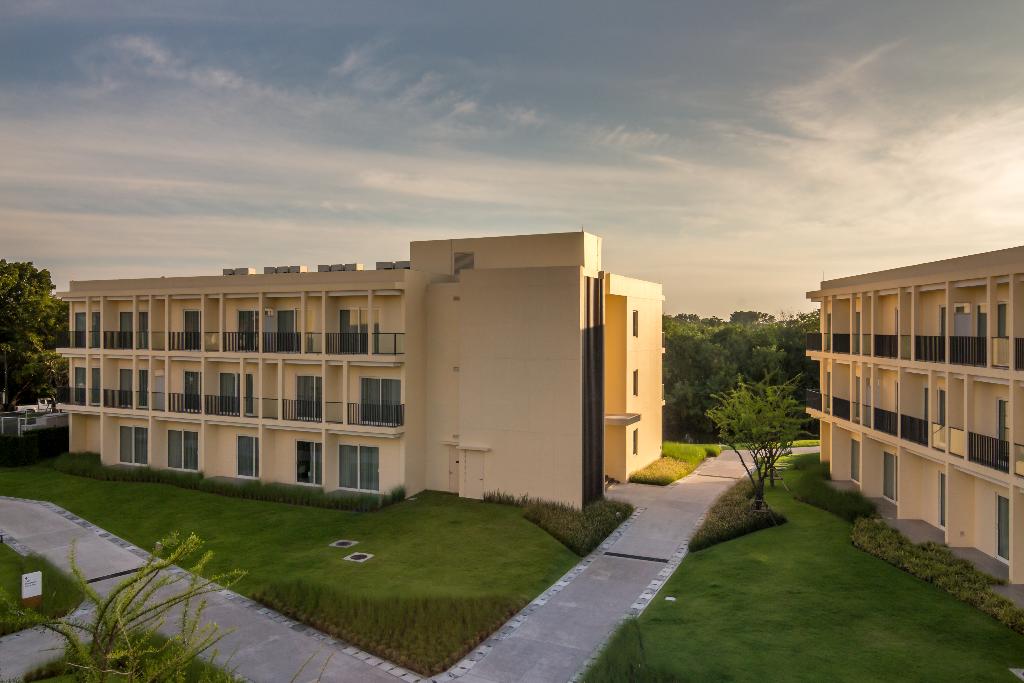 Hotel Eastin Thana City Golf Resort (35 Km From Bangkok)