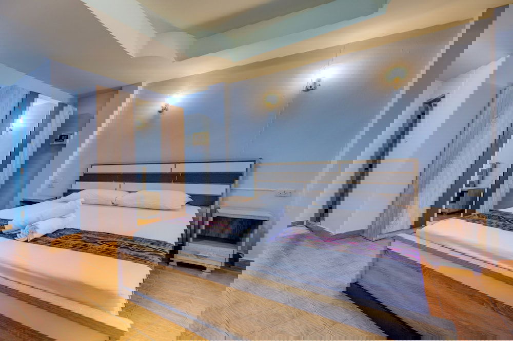 Hotel I-Rovers Sports Bar & Guesthouse