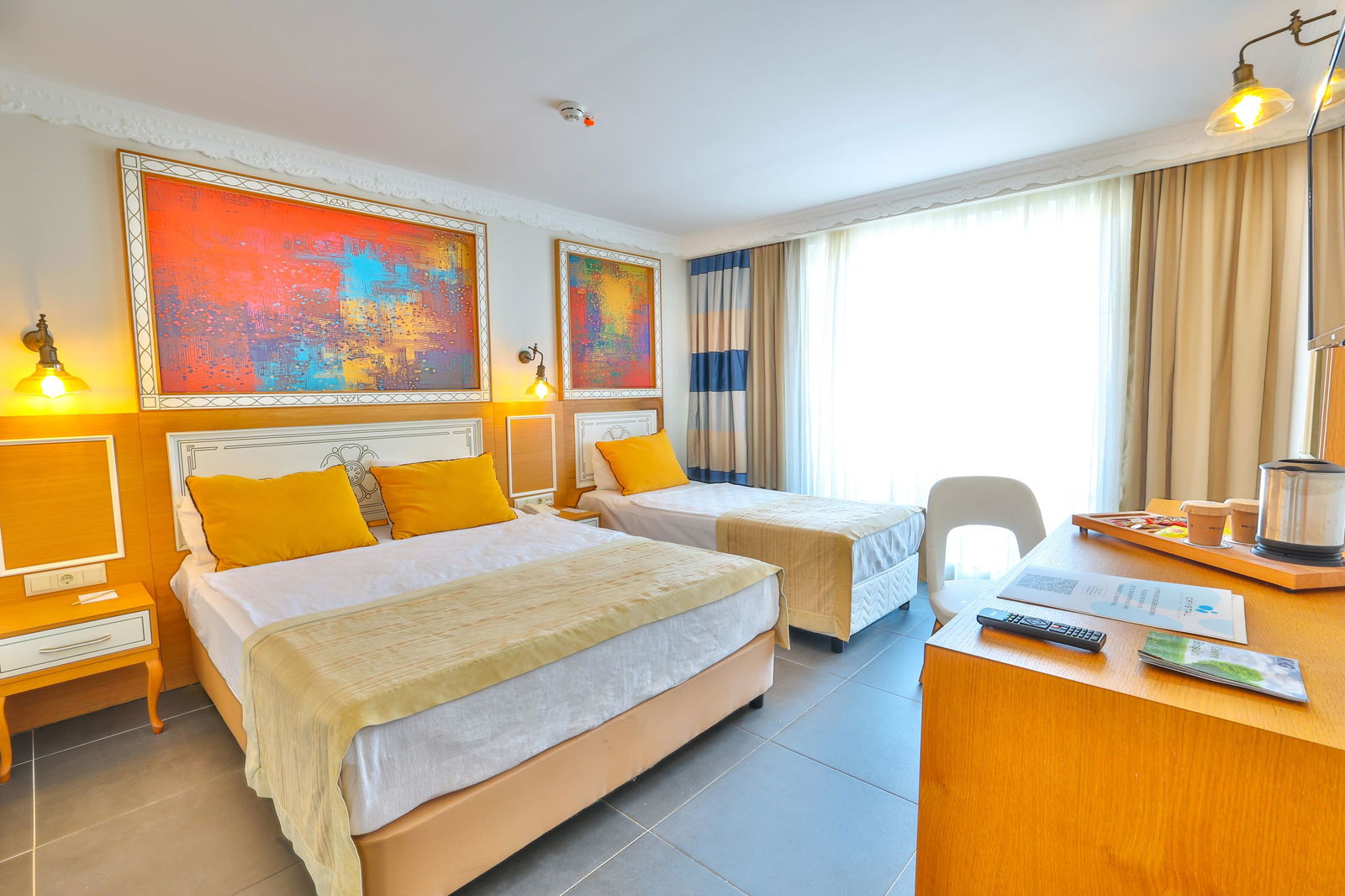 Hotel Crystal World Of Colours