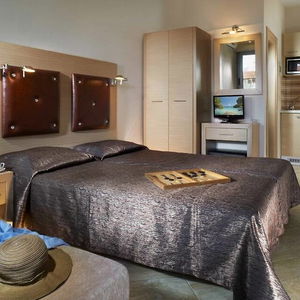 Hotel 4-You Apartments cazare Metamorfosi