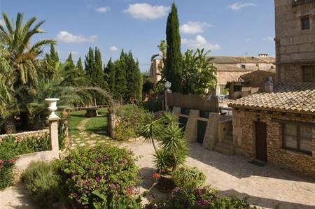 Hotel Es Revellar Art Resort