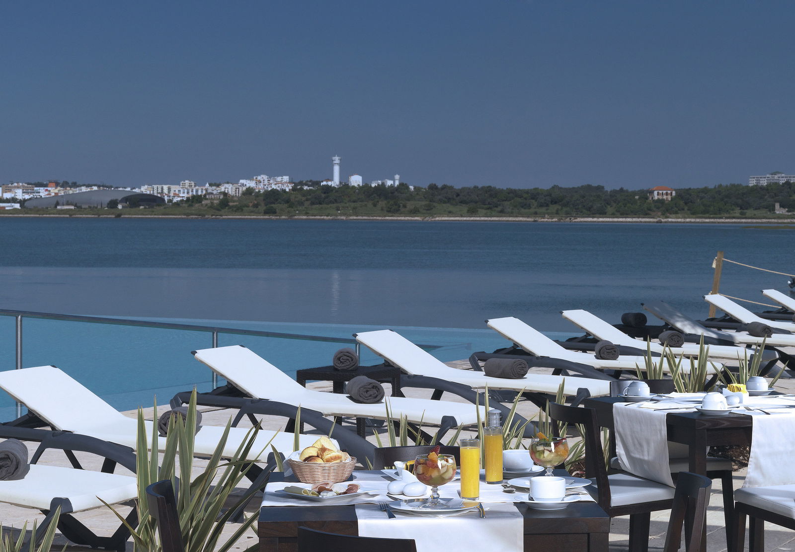 Hotel Água Hotels Riverside