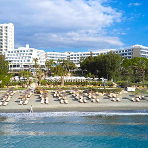 Sejur Mediterranean Beach Hotel vacanta Limassol