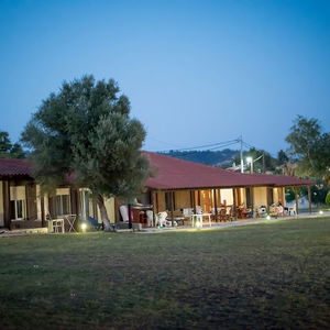 Hotel On The Wave Studios cazare Nikiti