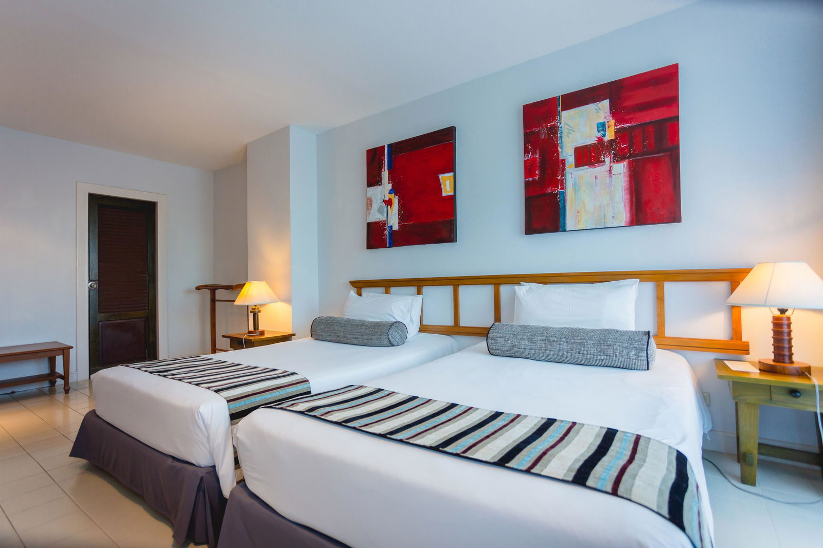 Hotel Waterfront Suites Phuket By Centara