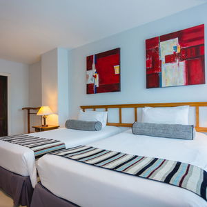 Hotel Waterfront Suites Phuket By Centara cazare Karon Beach