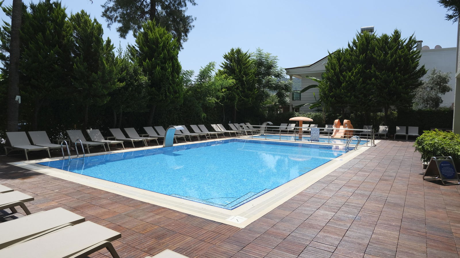 Hotel Ambassador Plaza Hotel